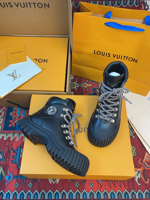 ルイヴィトン靴背面デザイン